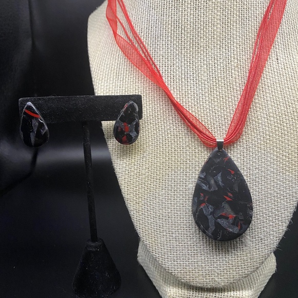 Handmade Pendant Necklace and Matching Earrings - Picture 1 of 1